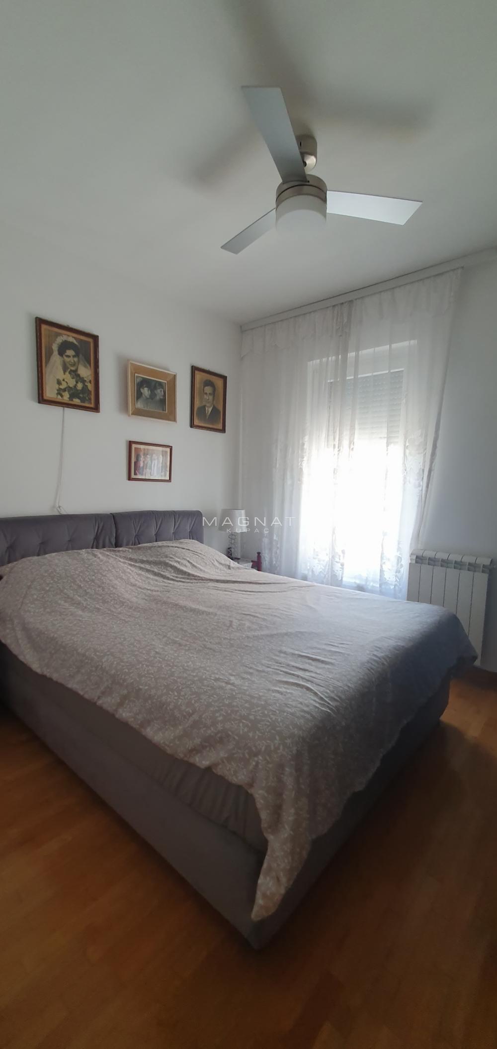 Stan na prodaju u Beogradu, Kalenić pijaca, trosoban, 67m2, cena 269000 evra