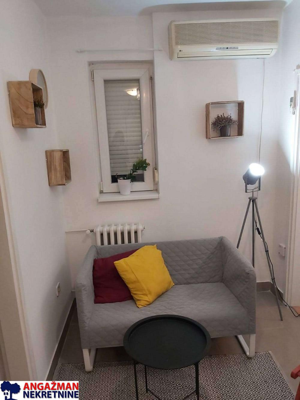 Stan na prodaju u Beogradu, Novi Beograd blok 11 (Hotel Jugoslavija), jednosoban, 27m2, cena 105000 evra