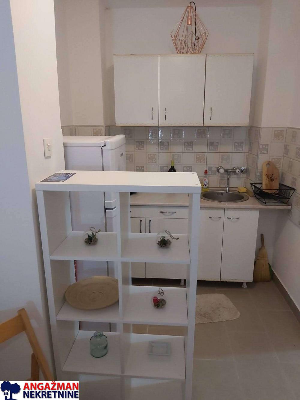 Stan na prodaju u Beogradu, Novi Beograd blok 11 (Hotel Jugoslavija), jednosoban, 27m2, cena 105000 evra