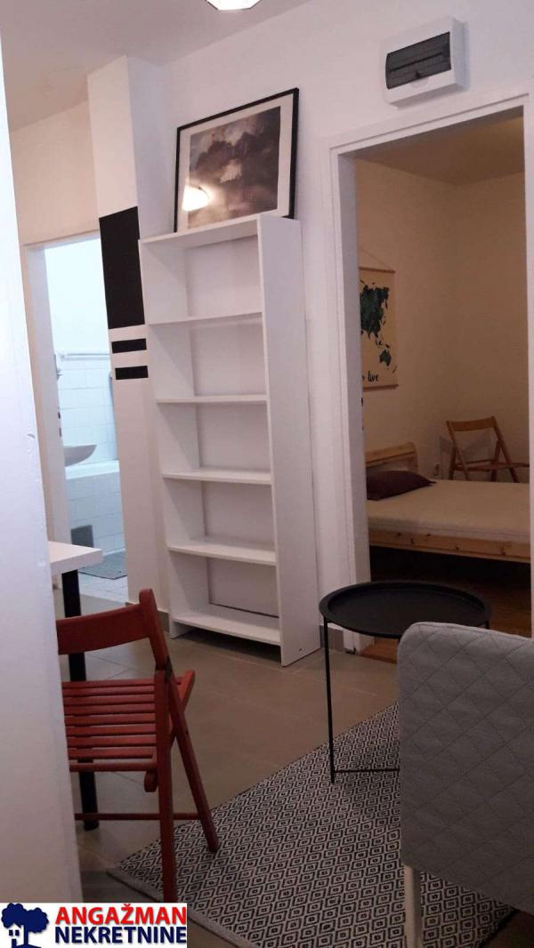 Stan na prodaju u Beogradu, Novi Beograd blok 11 (Hotel Jugoslavija), jednosoban, 27m2, cena 105000 evra