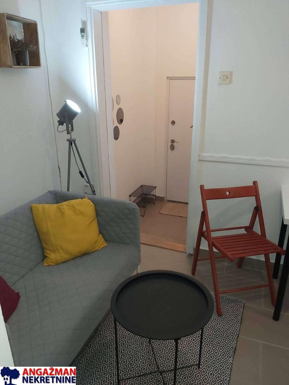 Stan na prodaju u Beogradu, Novi Beograd blok 11 (Hotel Jugoslavija), jednosoban, 27m2, cena 105000 evra