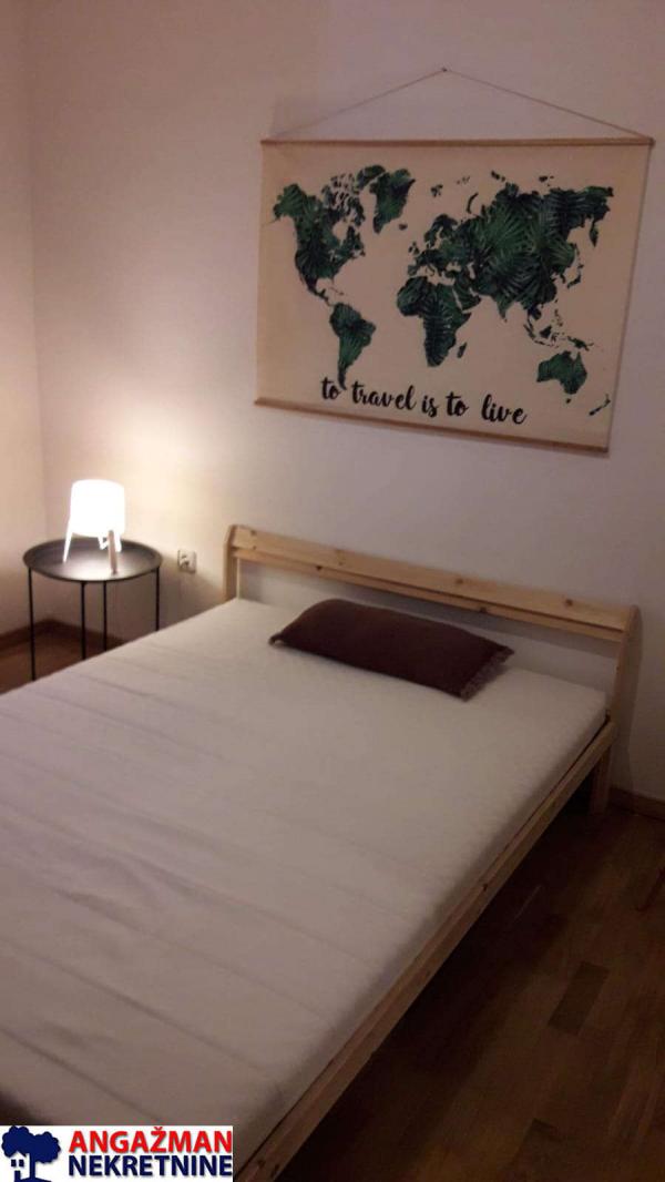 Stan na prodaju u Beogradu, Novi Beograd blok 11 (Hotel Jugoslavija), jednosoban, 27m2, cena 105000 evra