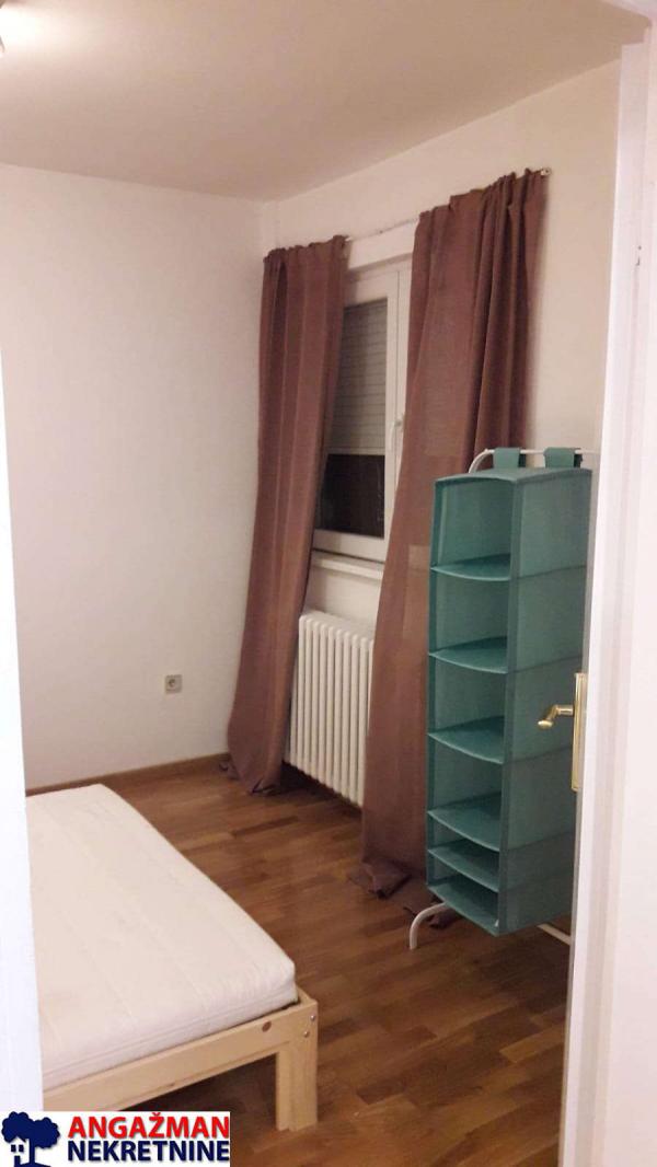 Stan na prodaju u Beogradu, Novi Beograd blok 11 (Hotel Jugoslavija), jednosoban, 27m2, cena 105000 evra