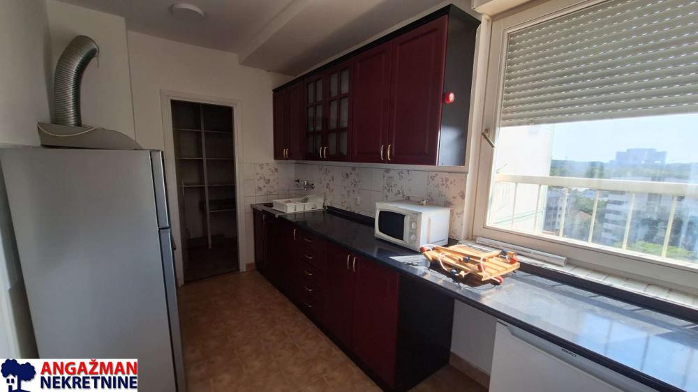 Stan na prodaju u Beogradu, Vojvode Stepe, trosoban, 81m2, cena 215000 evra