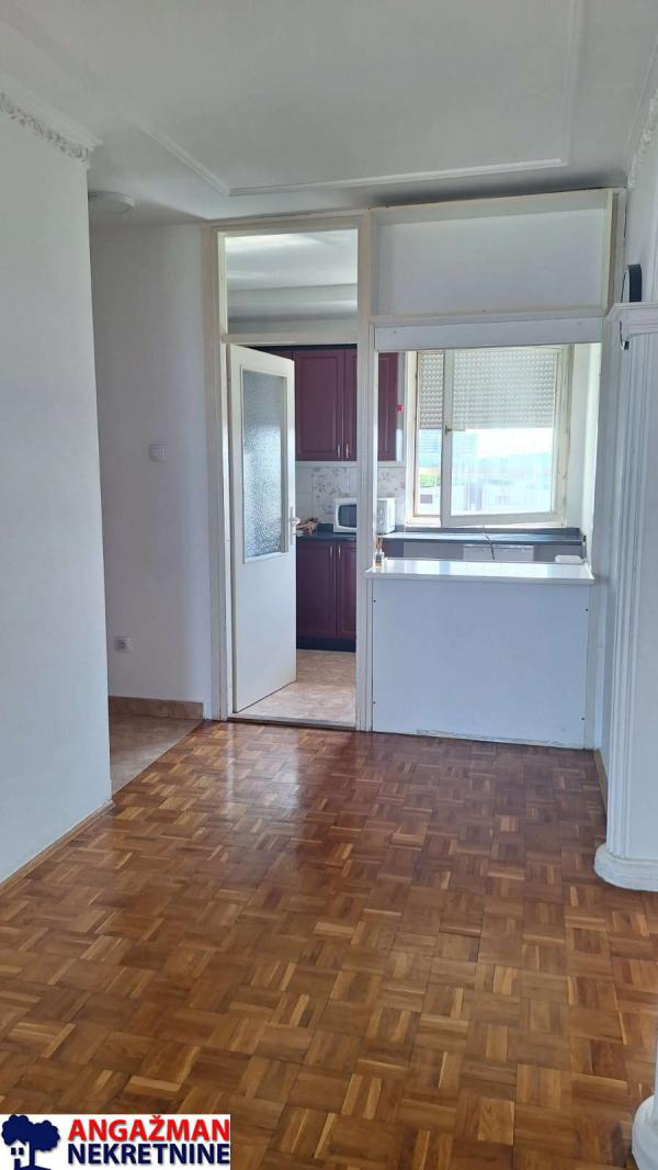 Stan na prodaju u Beogradu, Vojvode Stepe, trosoban, 81m2, cena 215000 evra
