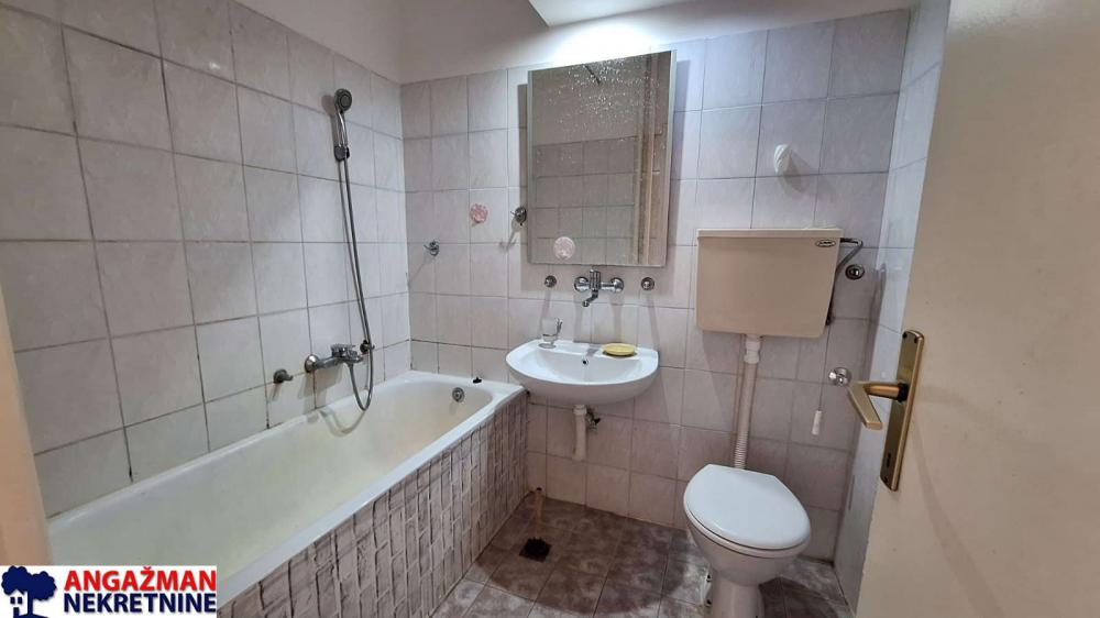 Stan na prodaju u Beogradu, Vojvode Stepe, trosoban, 81m2, cena 215000 evra