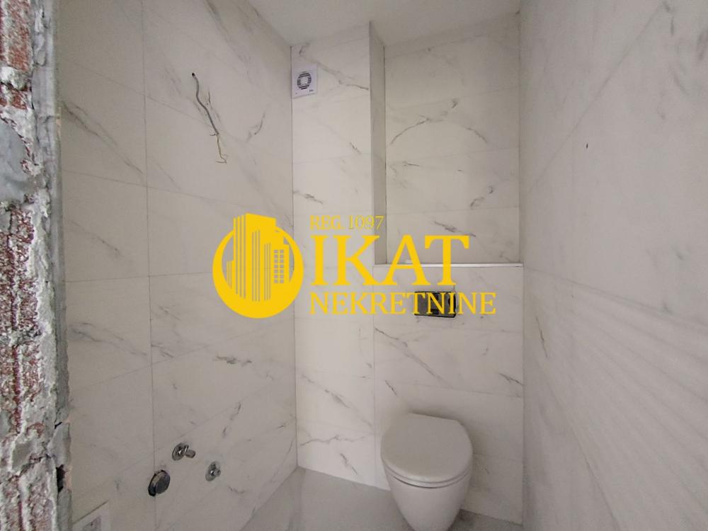 Stan na prodaju u Beogradu, Zemun, trosoban, 65m2, cena 186390 evra