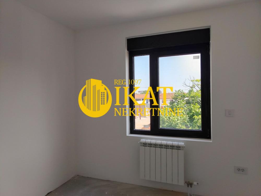 Stan na prodaju u Beogradu, Zemun, trosoban, 65m2, cena 186390 evra