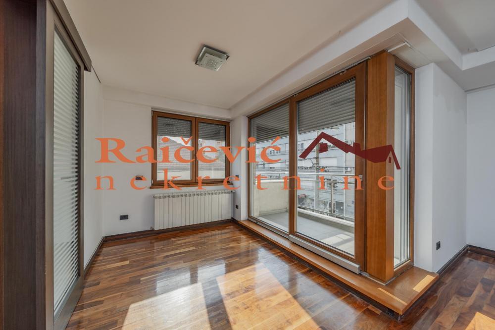 Stan na prodaju u Beogradu, Crveni Krst, cetvorosoban, 104m2, cena 460000 evra