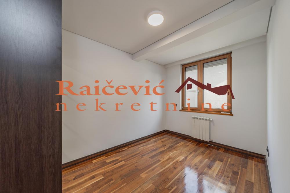 Stan na prodaju u Beogradu, Crveni Krst, cetvorosoban, 104m2, cena 460000 evra