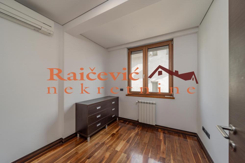 Stan na prodaju u Beogradu, Crveni Krst, cetvorosoban, 104m2, cena 460000 evra