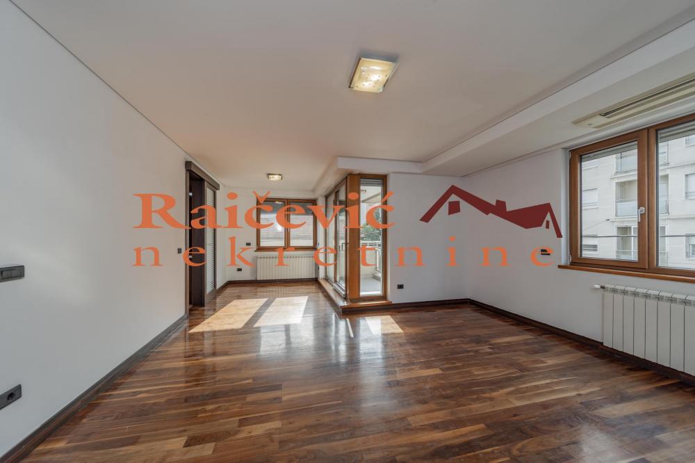 Stan na prodaju u Beogradu, Crveni Krst, cetvorosoban, 104m2, cena 460000 evra