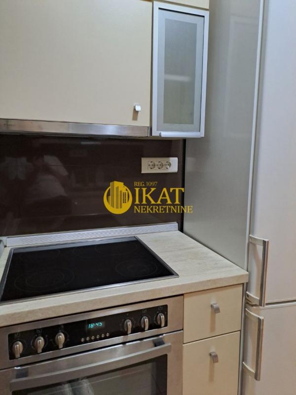 Stan na prodaju u Beogradu, Stari grad, trosoban, 52m2, cena 250000 evra