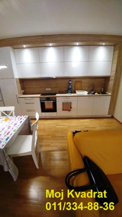 Stan na prodaju u Beogradu, Beograd (centar), trosoban, 85m2, cena 390000 evra