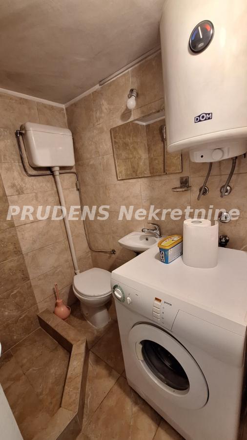 Stan na prodaju u Beogradu, Borča, dvosoban, 51m2, cena 70000 evra