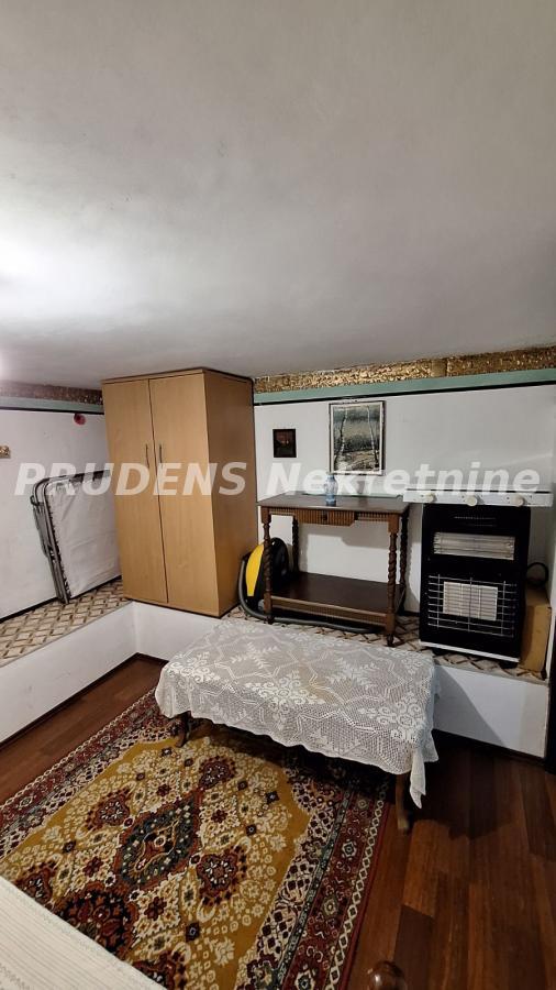 Stan na prodaju u Beogradu, Borča, dvosoban, 51m2, cena 70000 evra