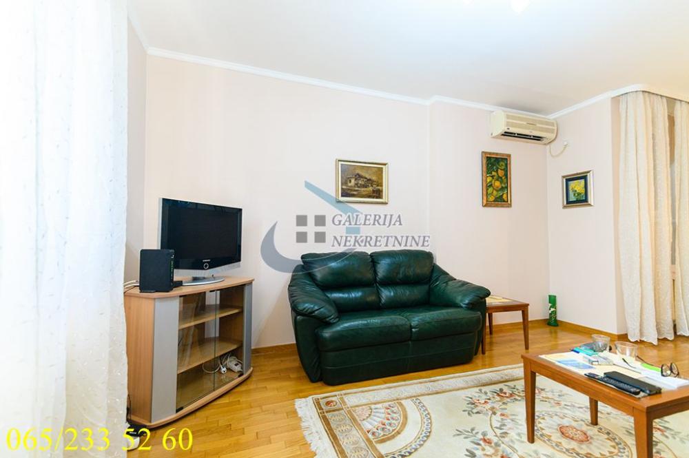 Stan na prodaju u Beogradu, Stari grad, dvoiposoban, 52m2, cena 250000 evra