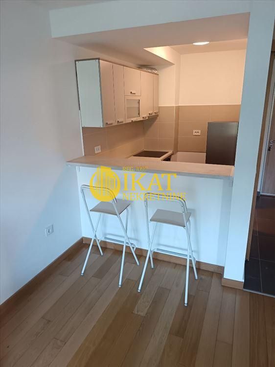 Stan na prodaju u Beogradu, Zemun, jednoiposoban, 38m2, cena 165000 evra