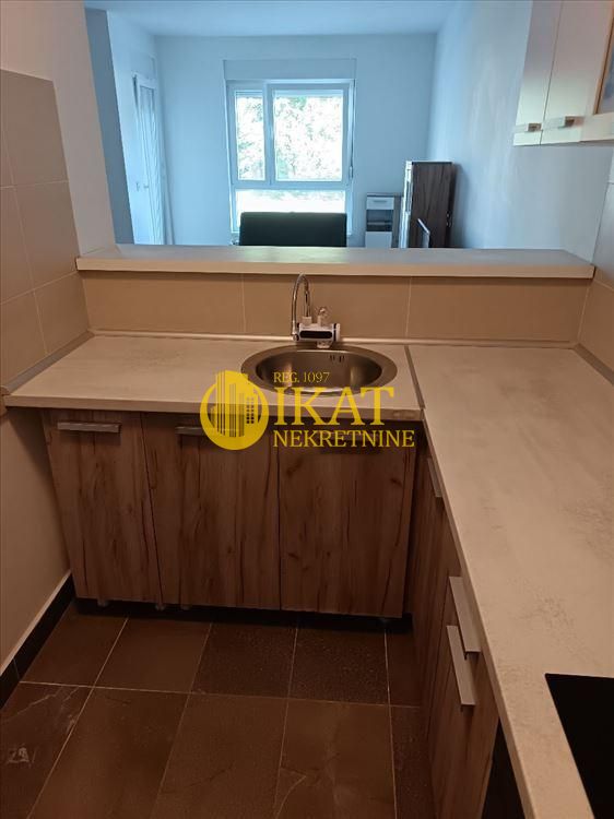 Stan na prodaju u Beogradu, Zemun, jednoiposoban, 38m2, cena 165000 evra