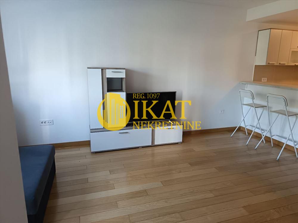 Stan na prodaju u Beogradu, Zemun, jednoiposoban, 38m2, cena 165000 evra