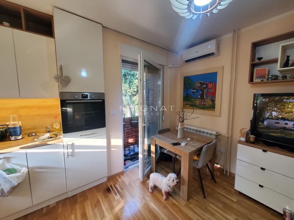 Stan na prodaju u Beogradu, Dedinje, jednosoban, 22m2, cena 109500 evra