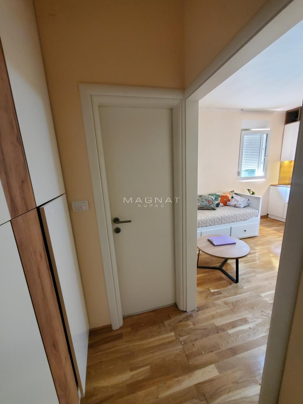 Stan na prodaju u Beogradu, Dedinje, jednosoban, 22m2, cena 109500 evra