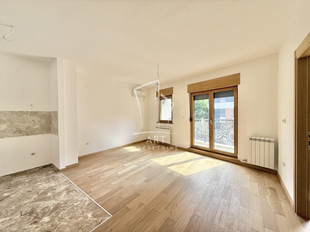 Stan na prodaju u Beogradu, Voždovac, cetvorosoban, 70m2, cena 270000 evra