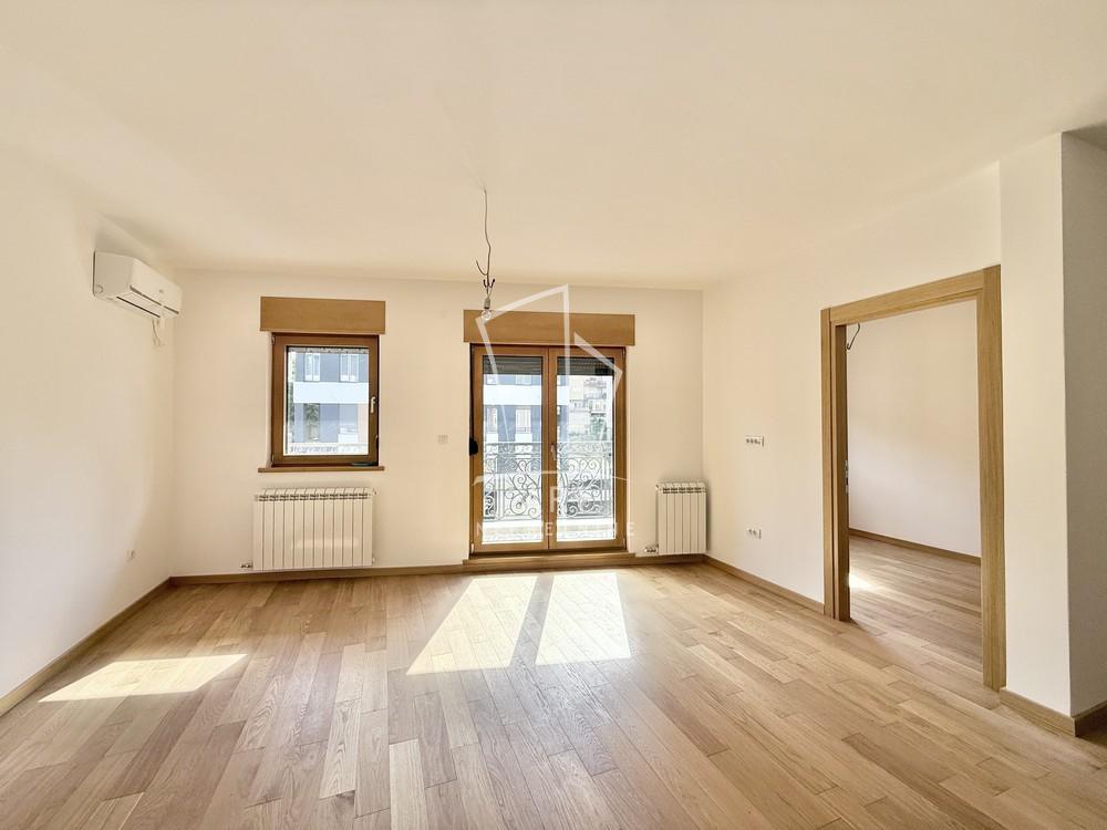 Stan na prodaju u Beogradu, Voždovac, trosoban, 70m2, cena 245000 evra