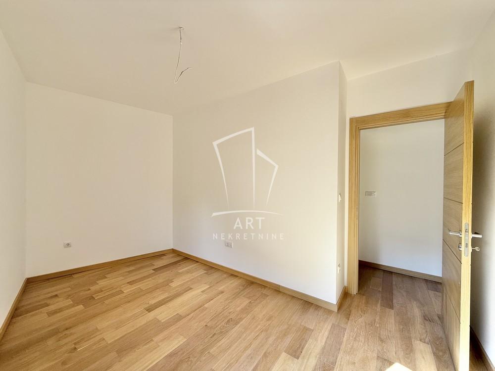 Stan na prodaju u Beogradu, Voždovac, trosoban, 70m2, cena 245000 evra