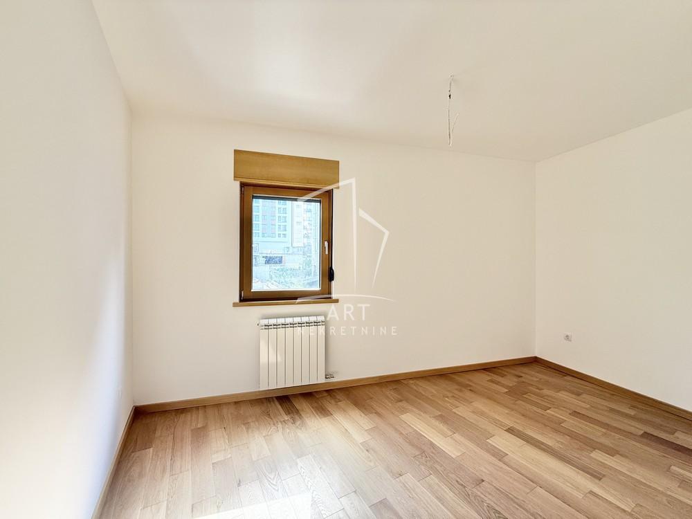 Stan na prodaju u Beogradu, Voždovac, trosoban, 70m2, cena 245000 evra