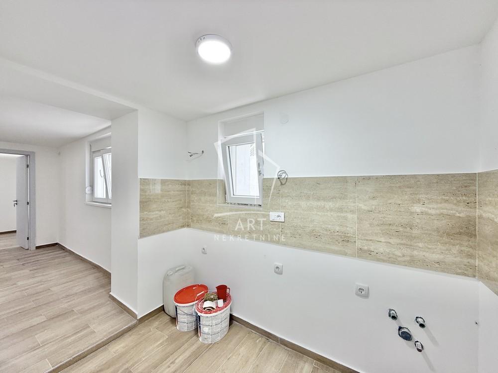 Stan na prodaju u Beogradu, Kumodraž, trosoban, 41m2, cena 80000 evra