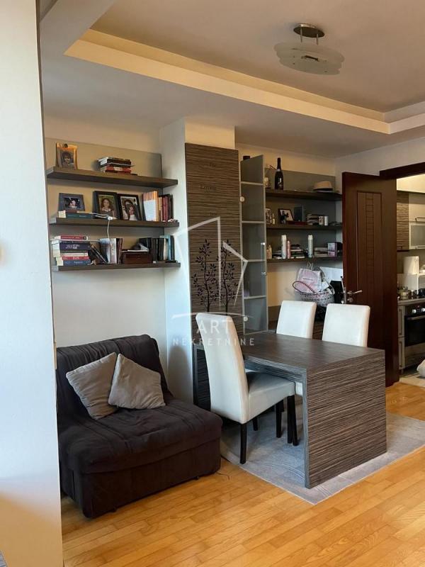 Stan na prodaju u Beogradu, Vukov spomenik, jednosoban, 39m2, cena 156000 evra