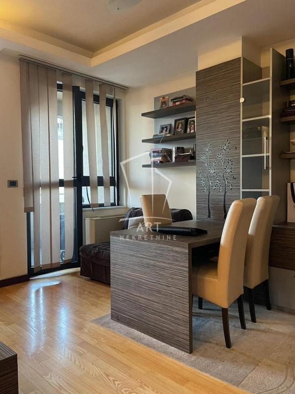 Stan na prodaju u Beogradu, Vukov spomenik, jednosoban, 39m2, cena 156000 evra