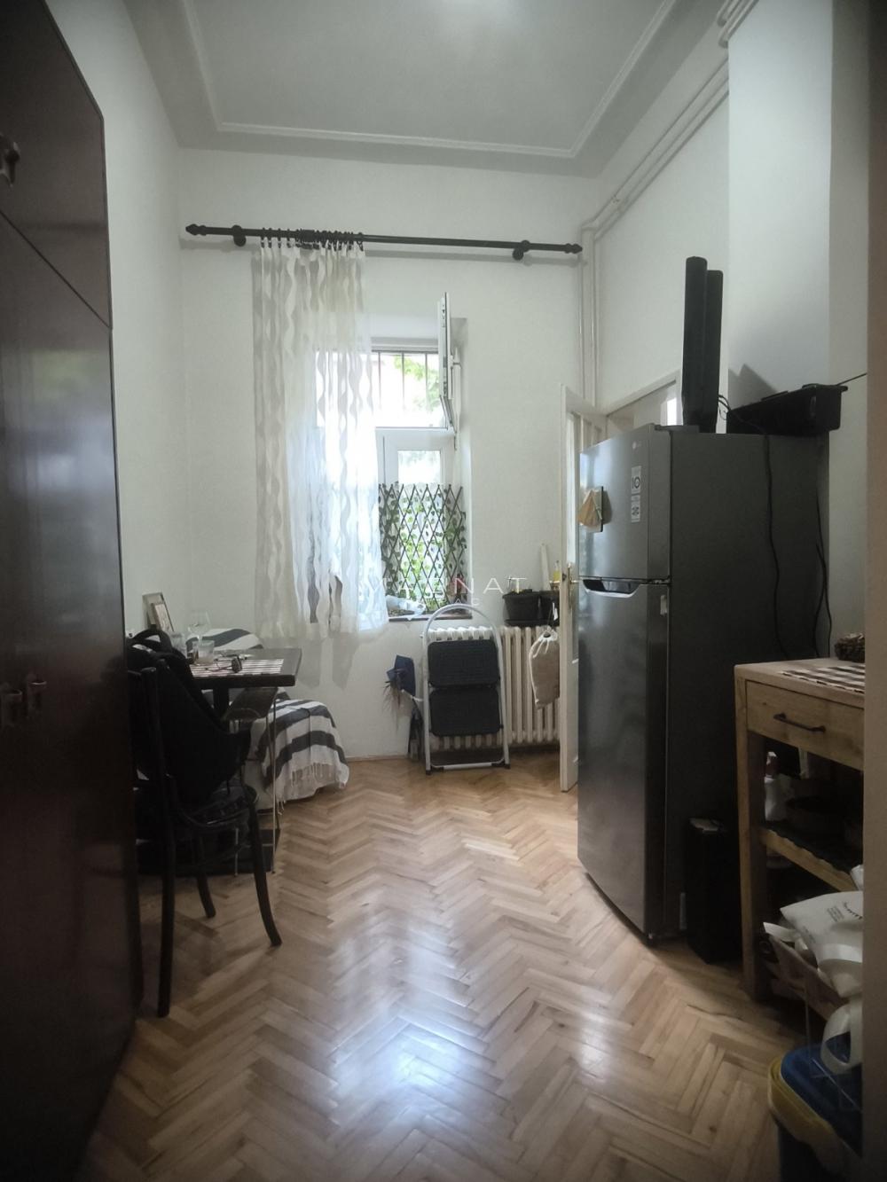 Stan na prodaju u Beogradu, Vračar, trosoban, 66m2, cena 297000 evra