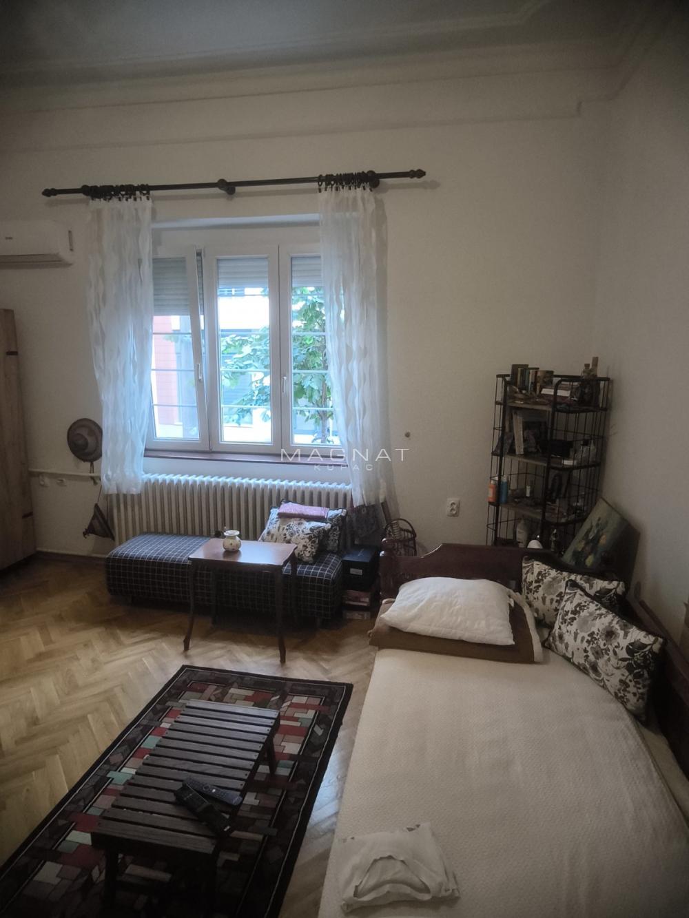 Stan na prodaju u Beogradu, Vračar, trosoban, 66m2, cena 297000 evra