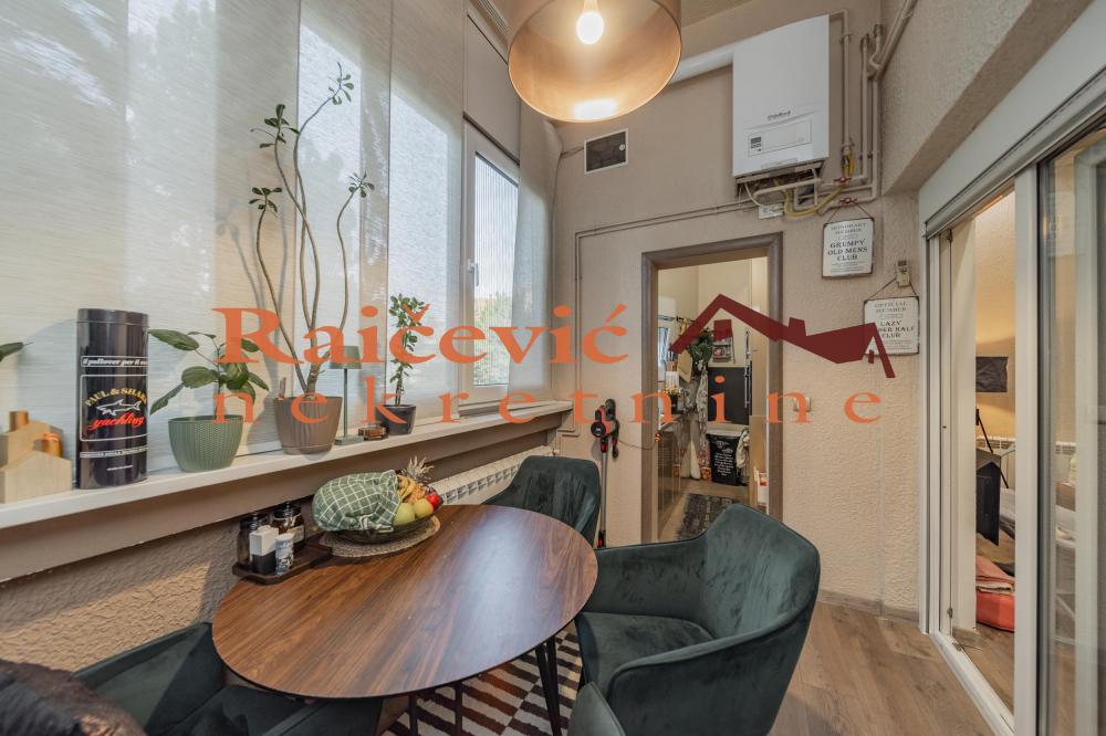 Stan na prodaju u Beogradu, Senjak, trosoban, 70m2, cena 270000 evra