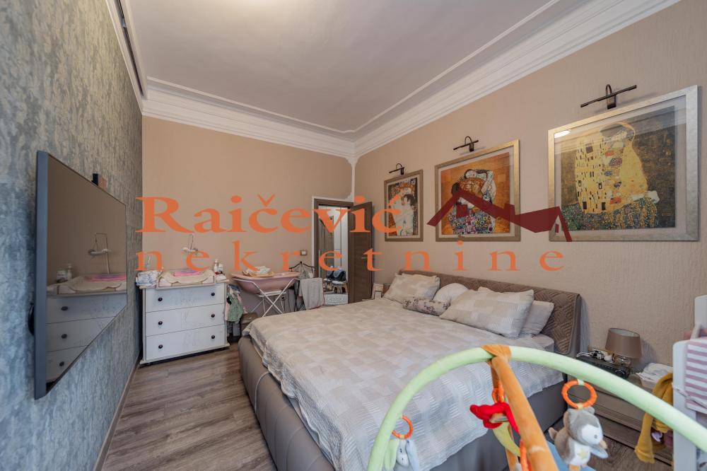 Stan na prodaju u Beogradu, Senjak, trosoban, 70m2, cena 270000 evra