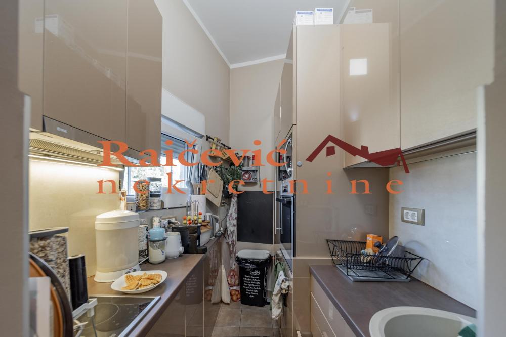 Stan na prodaju u Beogradu, Senjak, trosoban, 70m2, cena 270000 evra