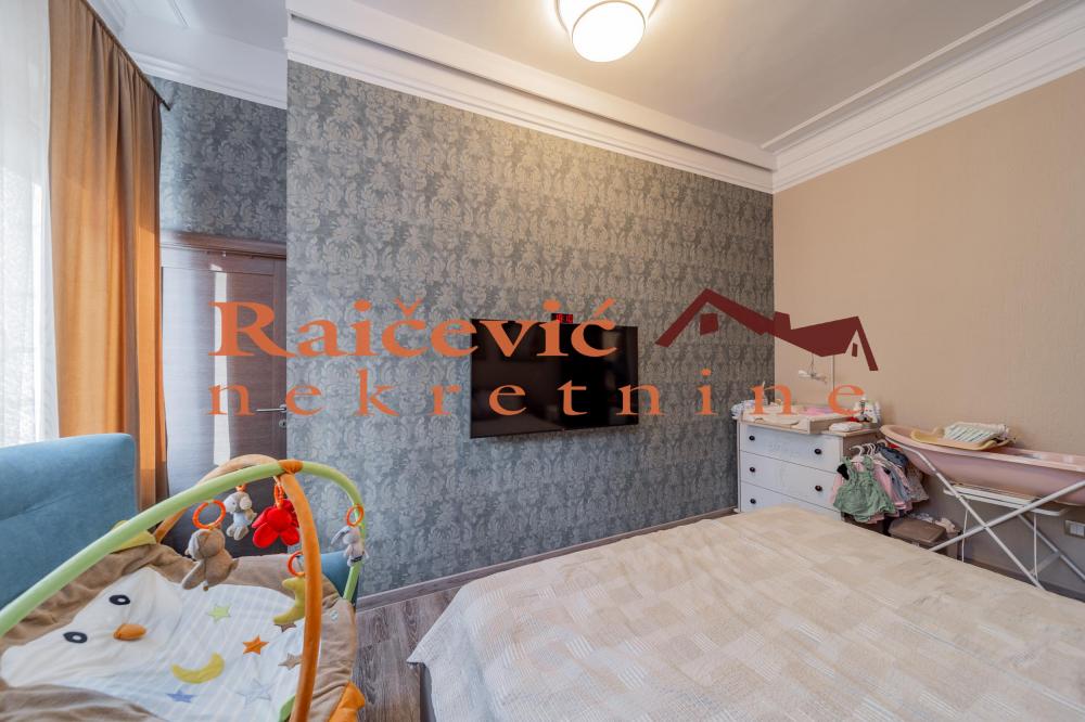 Stan na prodaju u Beogradu, Senjak, trosoban, 70m2, cena 270000 evra