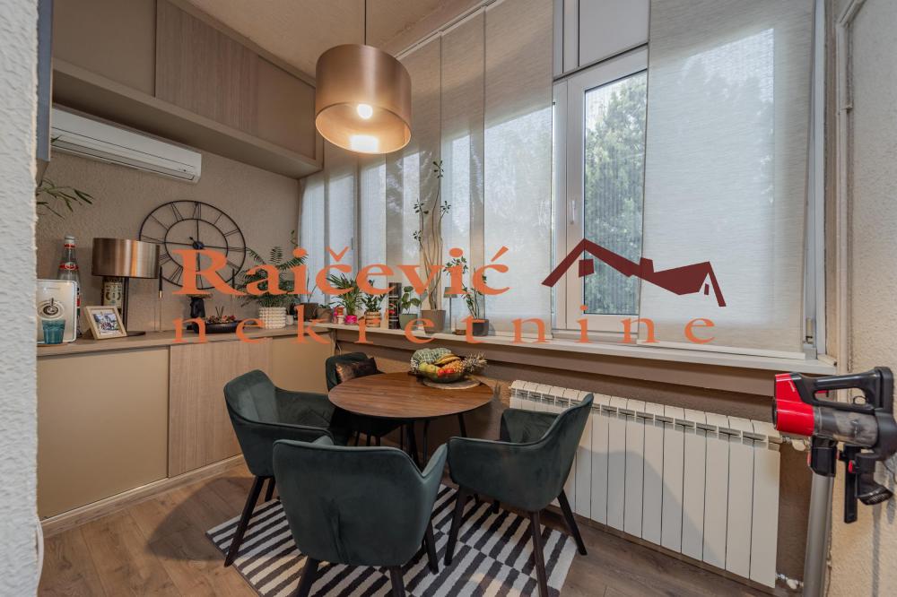 Stan na prodaju u Beogradu, Senjak, trosoban, 70m2, cena 270000 evra