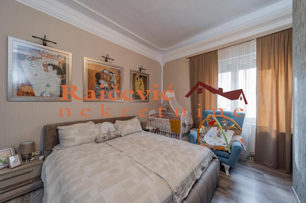 Stan na prodaju u Beogradu, Senjak, trosoban, 70m2, cena 270000 evra