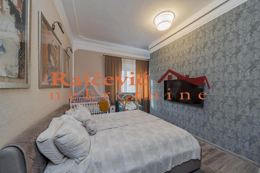 Stan na prodaju u Beogradu, Senjak, trosoban, 70m2, cena 270000 evra