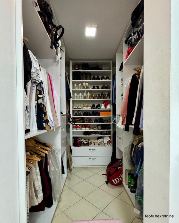 Stan na prodaju u Beogradu, Novi Beograd blok 62, cetvorosoban, 90m2, cena 290000 evra