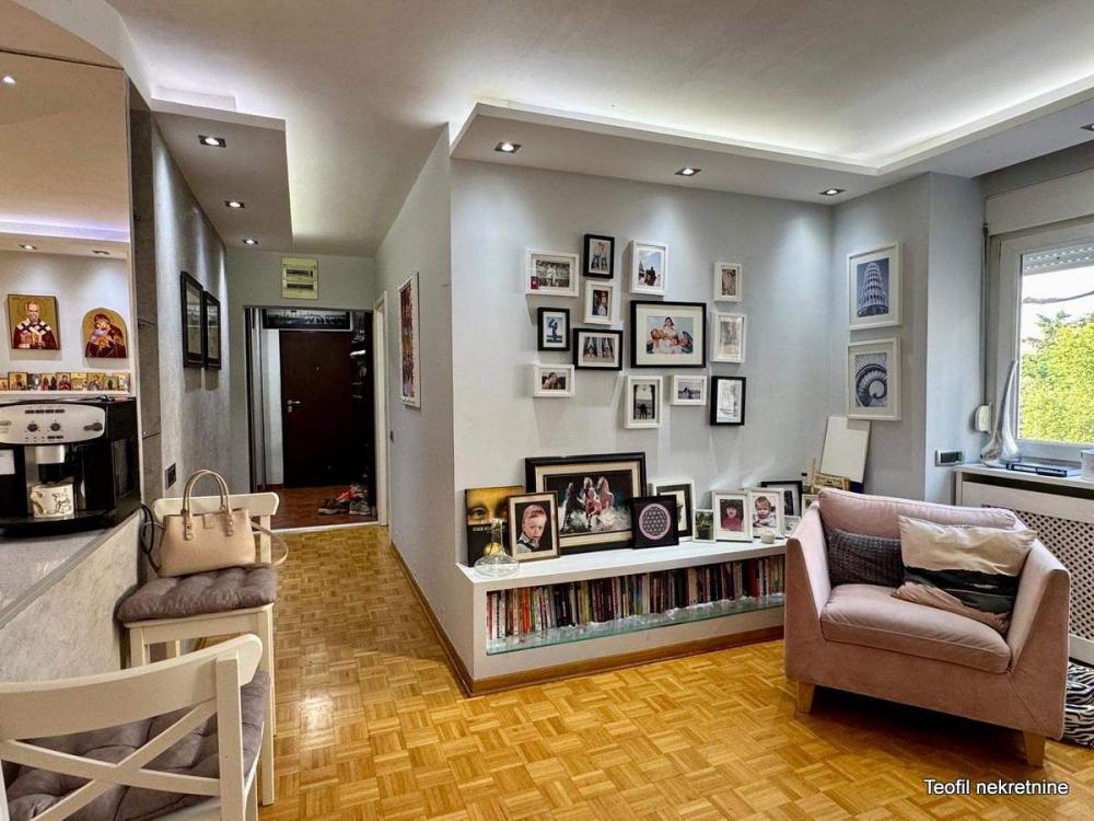 Stan na prodaju u Beogradu, Novi Beograd blok 62, cetvorosoban, 90m2, cena 290000 evra
