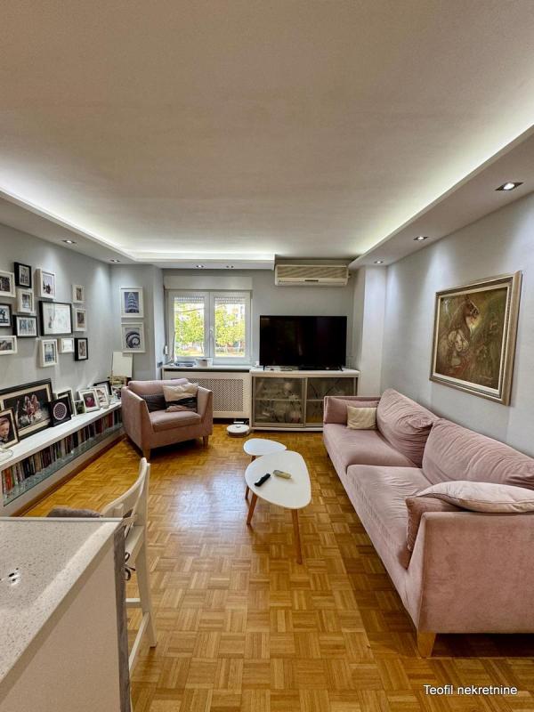 Stan na prodaju u Beogradu, Novi Beograd blok 62, cetvorosoban, 90m2, cena 290000 evra