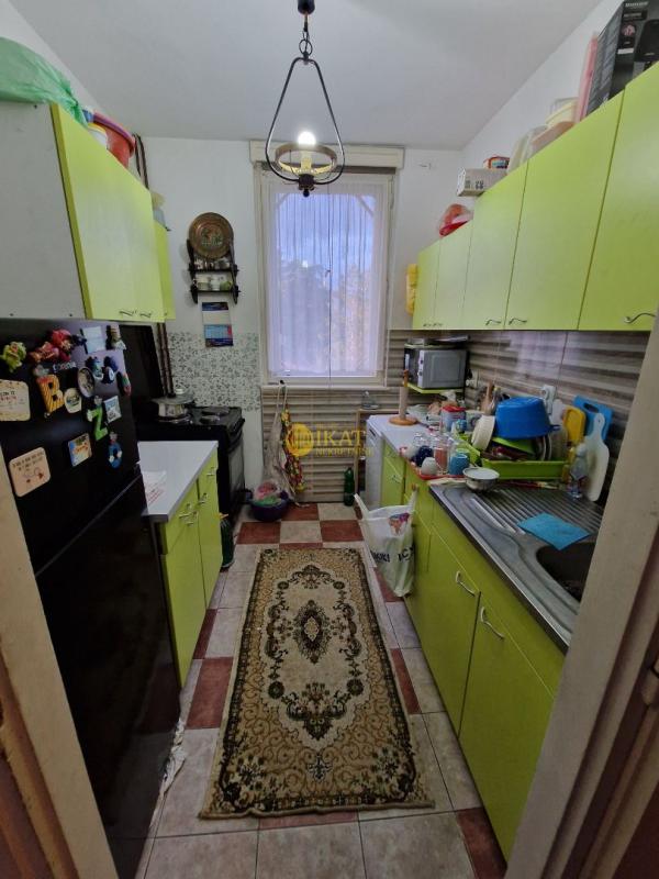 Stan na prodaju u Beogradu, Petlovo brdo, cetvorosoban, 82m2, cena 150000 evra