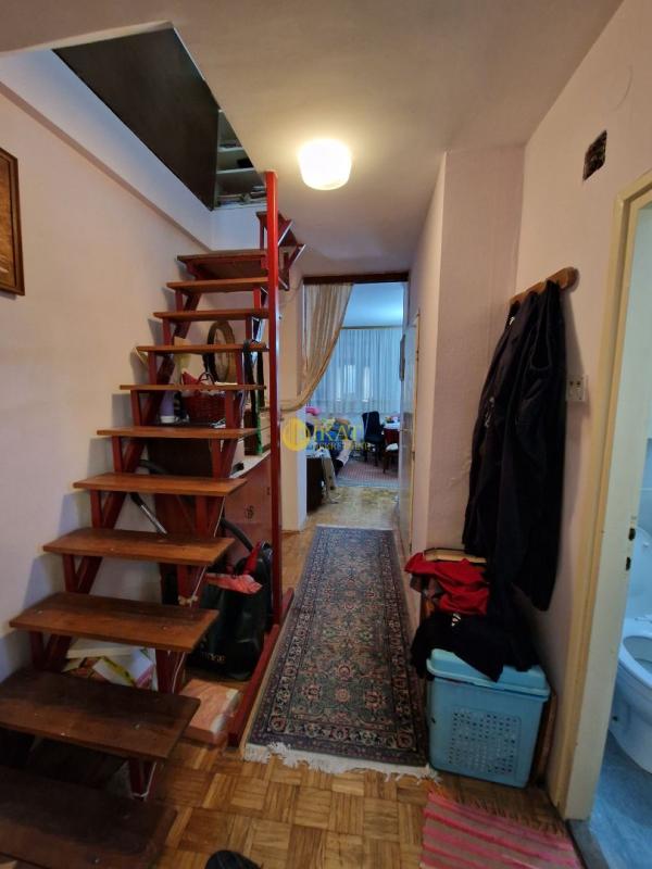 Stan na prodaju u Beogradu, Petlovo brdo, cetvorosoban, 82m2, cena 150000 evra
