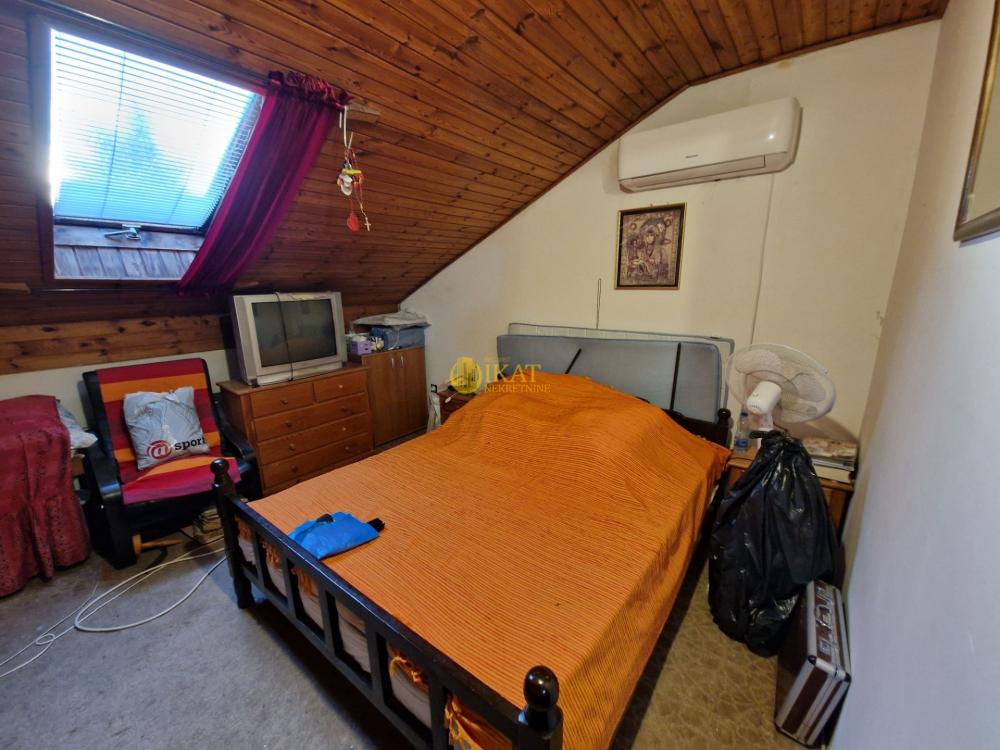 Stan na prodaju u Beogradu, Petlovo brdo, cetvorosoban, 82m2, cena 150000 evra