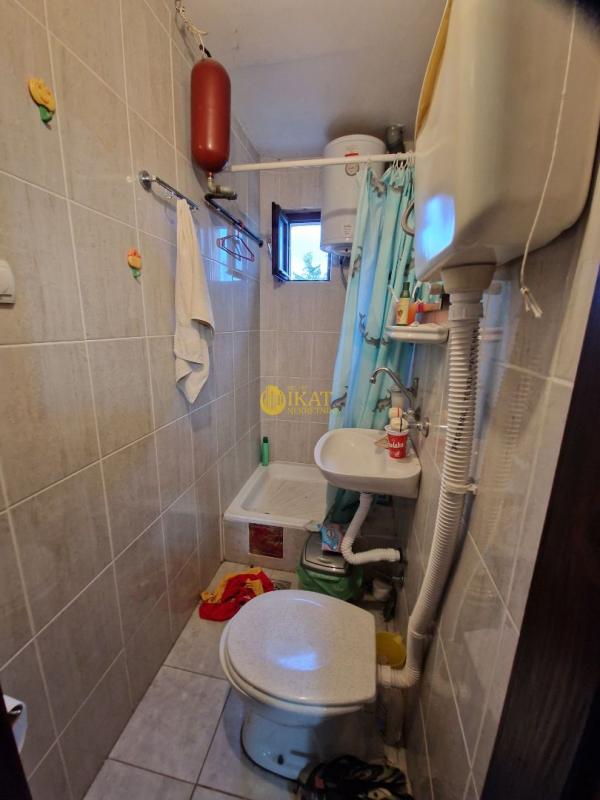 Stan na prodaju u Beogradu, Petlovo brdo, cetvorosoban, 82m2, cena 150000 evra