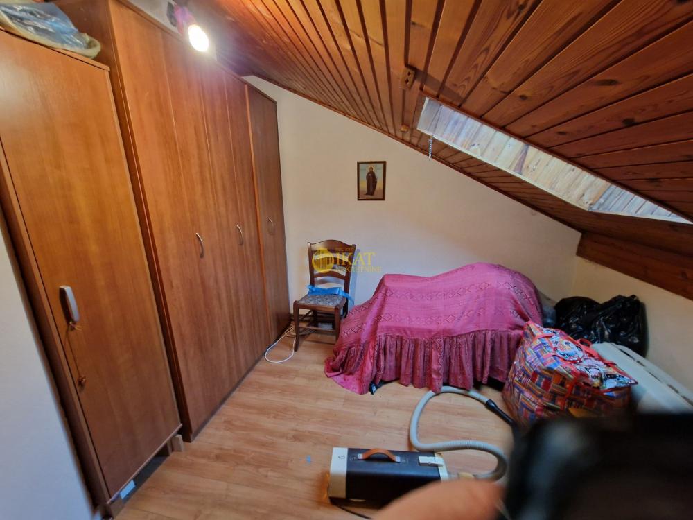 Stan na prodaju u Beogradu, Petlovo brdo, cetvorosoban, 82m2, cena 150000 evra
